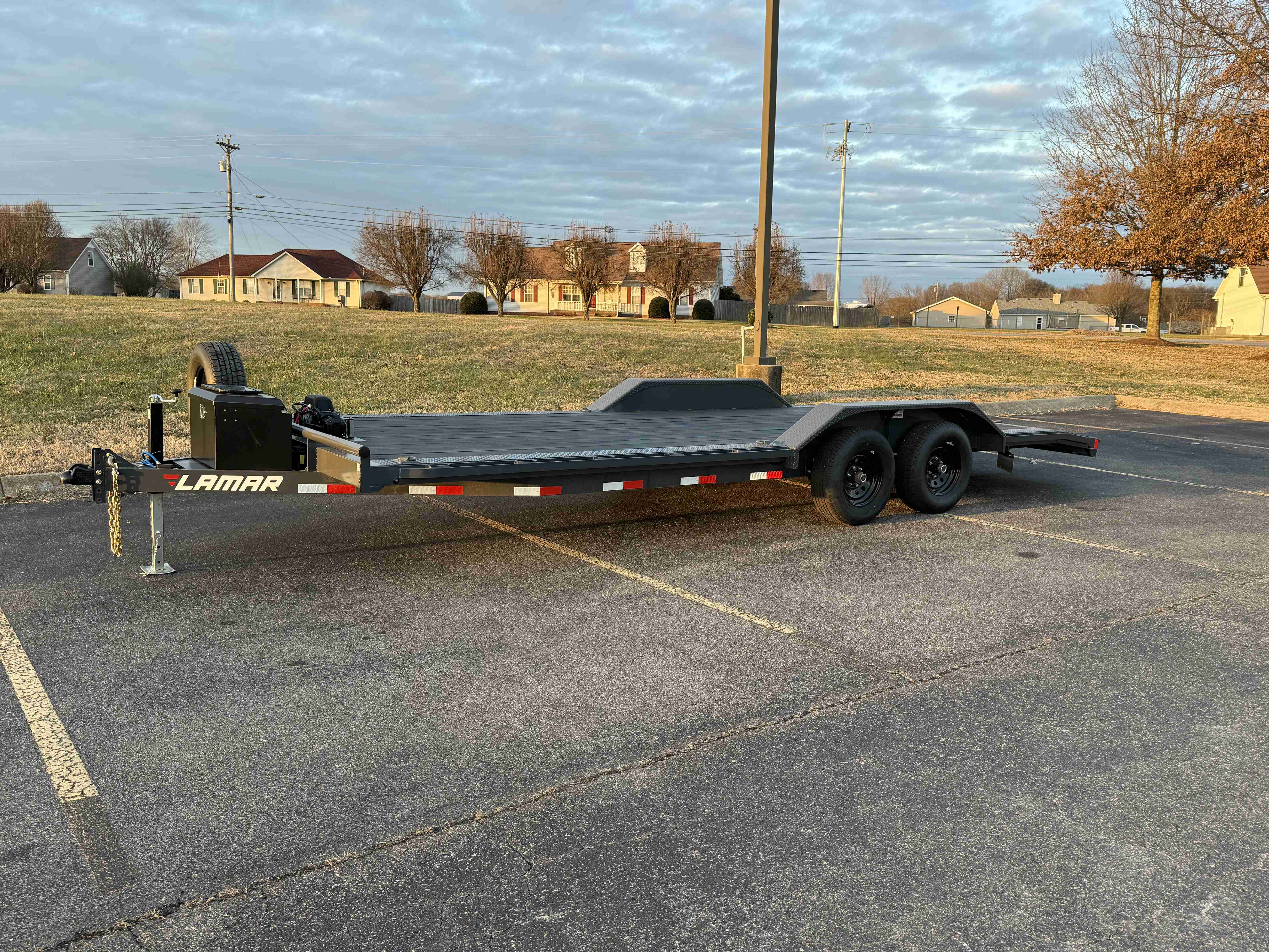 Lamar 22ft Drive Over Fender Flatbed / Car Hauler